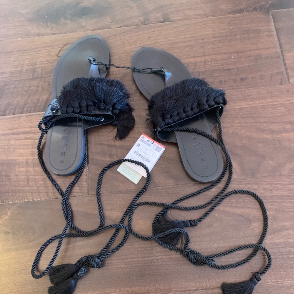NWTO Zara black leather sandals with fringe 8